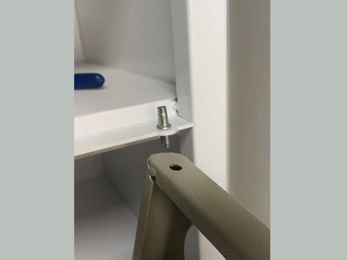 箱門(mén)插銷(xiāo)安裝